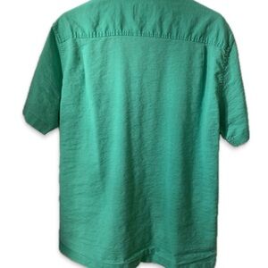 Men’s Tommy Bahama button down shirt